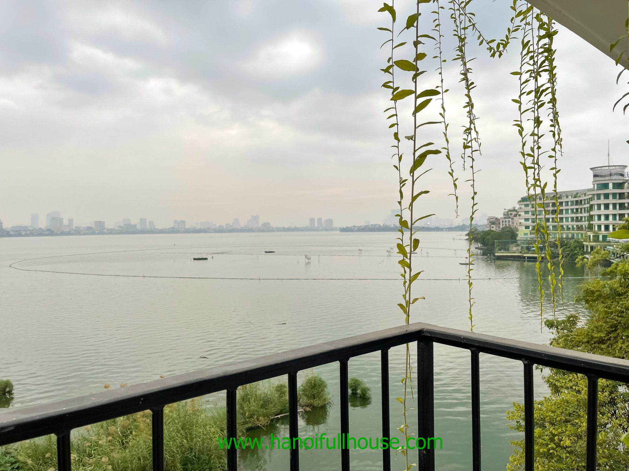 Lake view one bedroom apartment in Tay Ho to lease