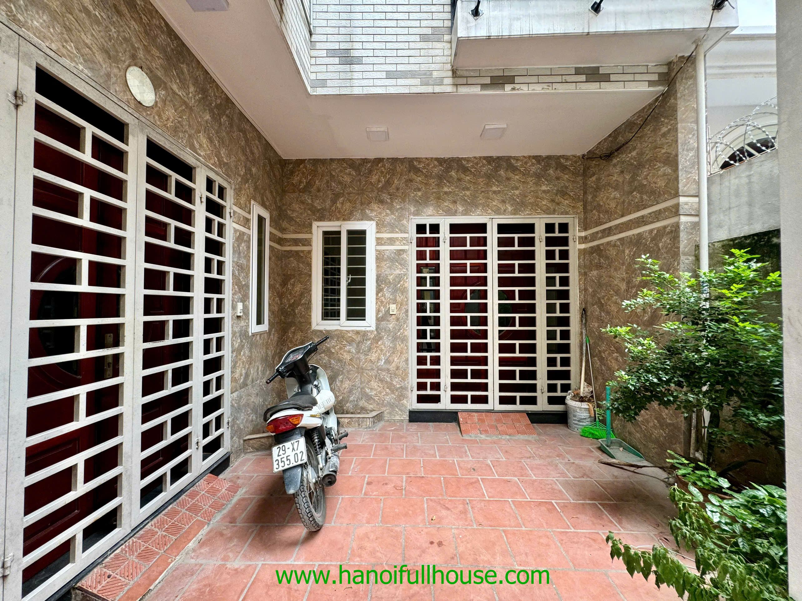 Nhà 3 phòng ngủ, đủ đồ ở đường Âu Cơ cho thuê
