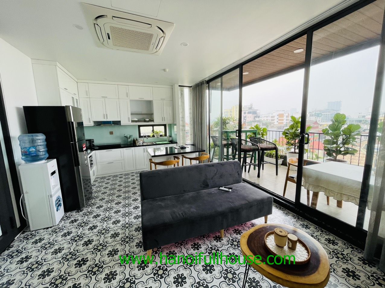Cozy modern apartment with big balcony on Au Co str to rent