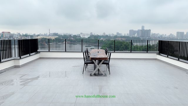 Tòa căn hộ mới tinh có sân thượng nhìn trọn mặt Hồ cho thuê