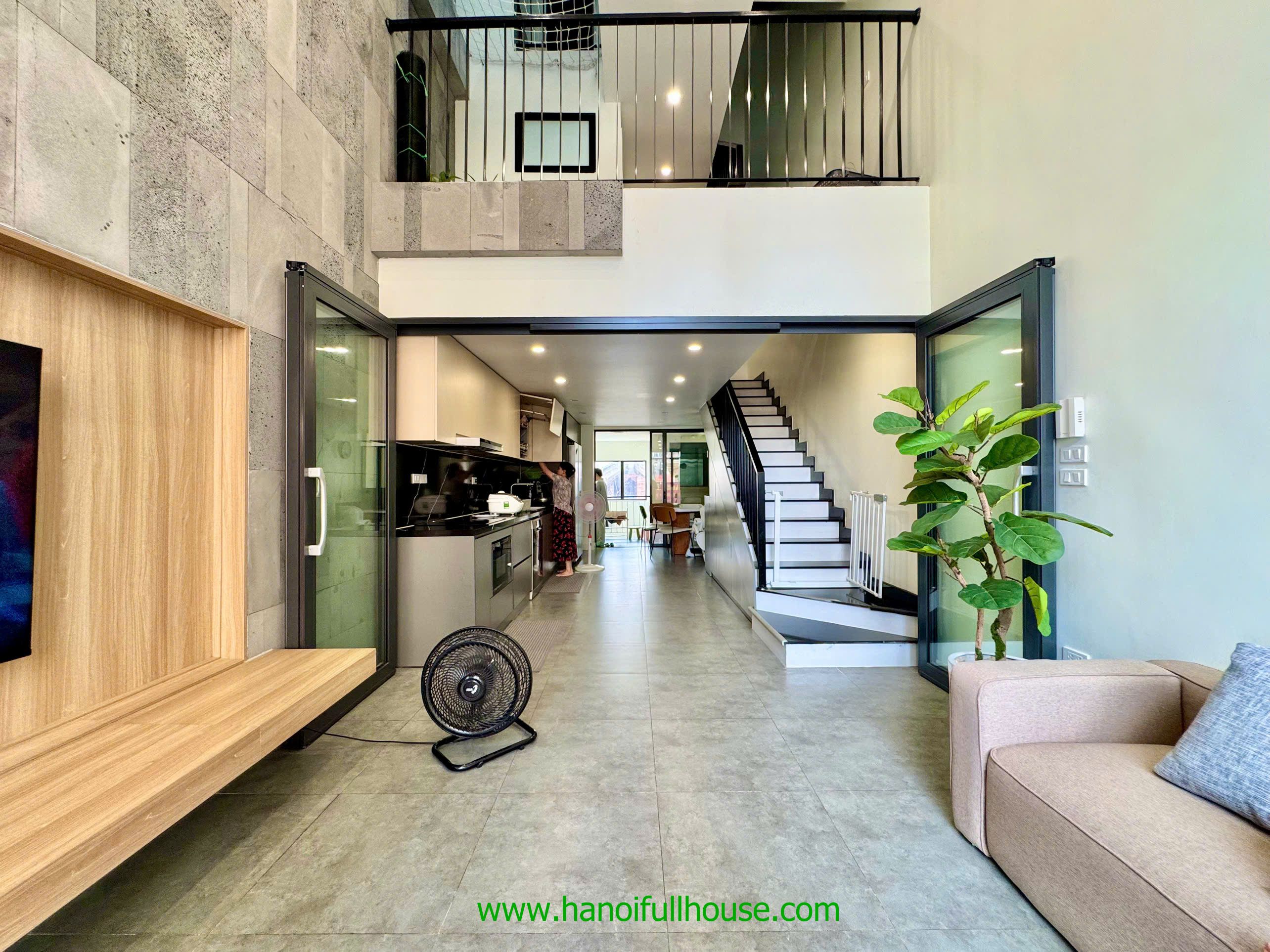 Nhà 3 phòng ngủ, đủ đồ, mới, hiện đại ở Tây Hồ cho thuê