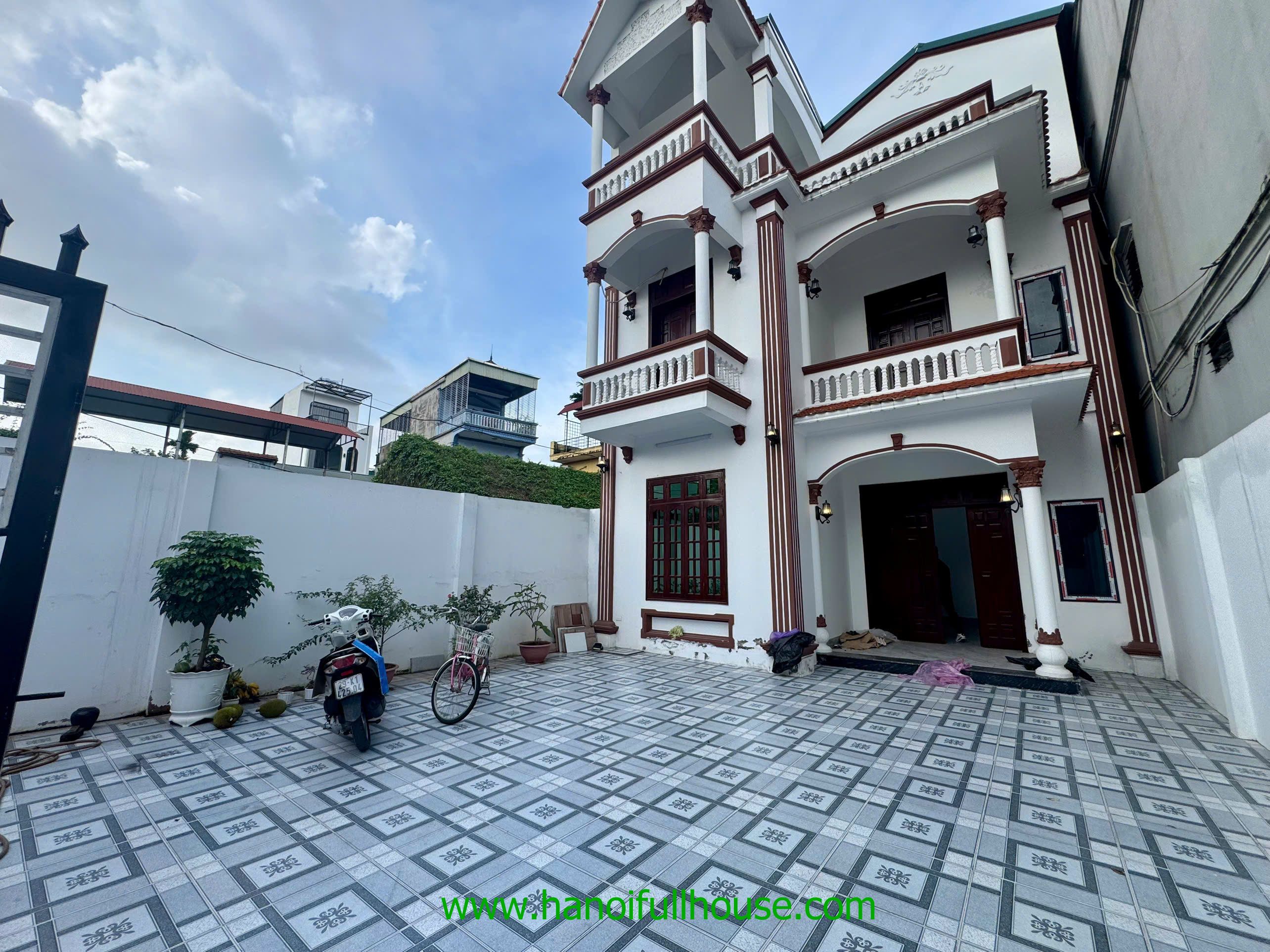 New unfurnished house with 3 bedrooms at good price in Long Bien for rent