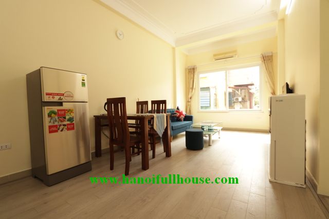 Căn hộ dịch vụ ban công rộng gồm 1 phòng ngủ quận Ba Đình cho Tây thuê