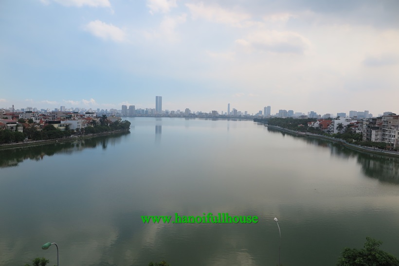 A beautiful serviced apartment with 03 bedrooms, spacious balcony, west lake view in Xuan Dieu for rent