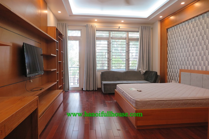 Let to rent 4 bedroom house with elevator in Ha Noi center 