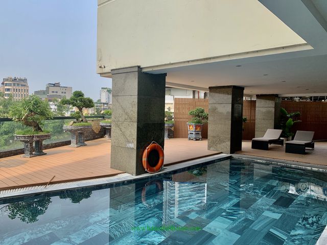 Căn hộ xinh đẹp có bể bơi, view Hồ ở Trúc Bạch cho thuê