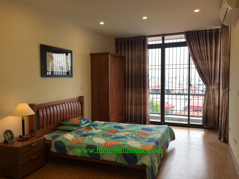 Big studio apartment with balcony on Doi Can street for rent