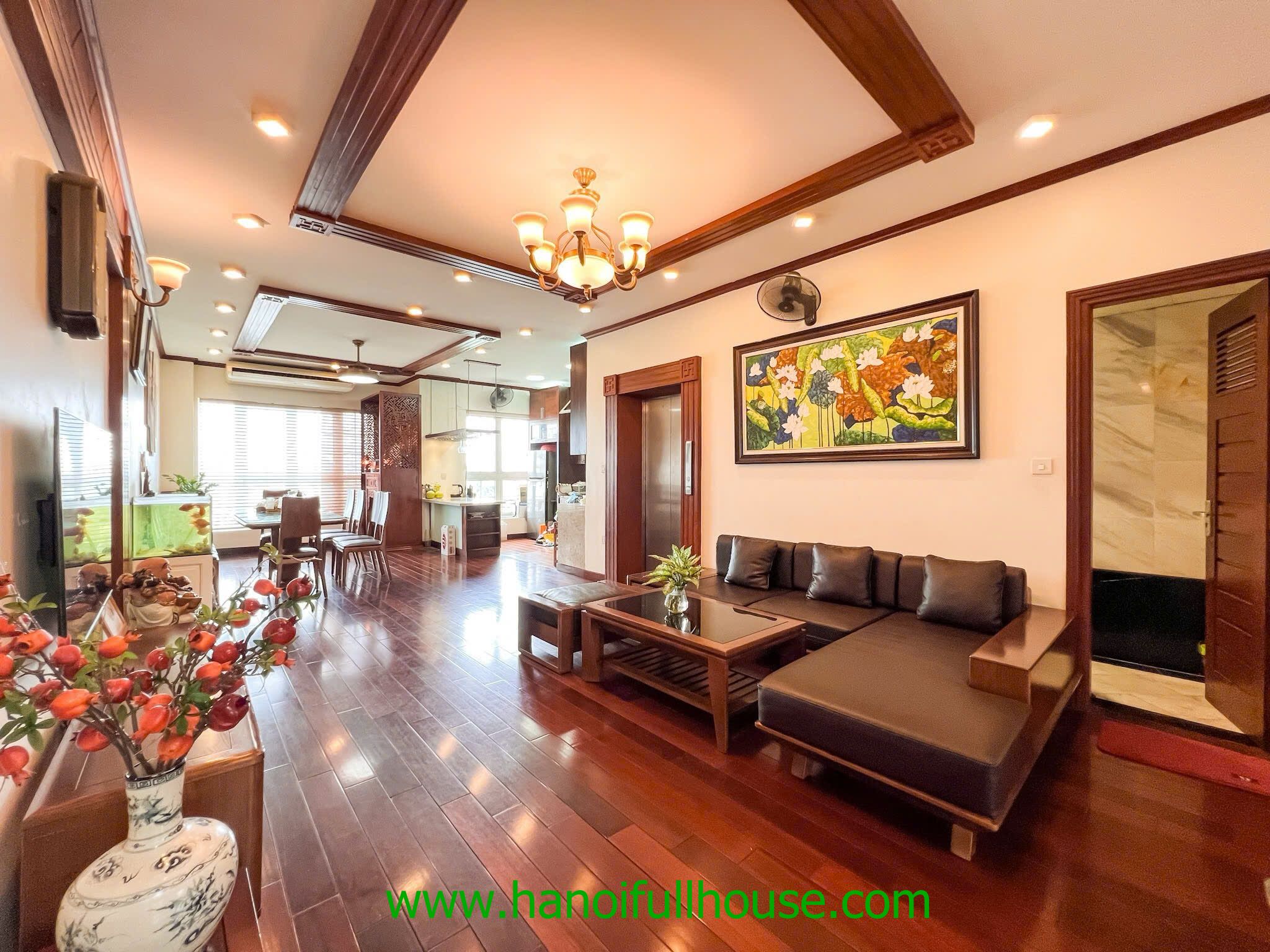 Căn hộ Penthouse có 4 phòng ngủ ở Trúc Bạch cho thuê