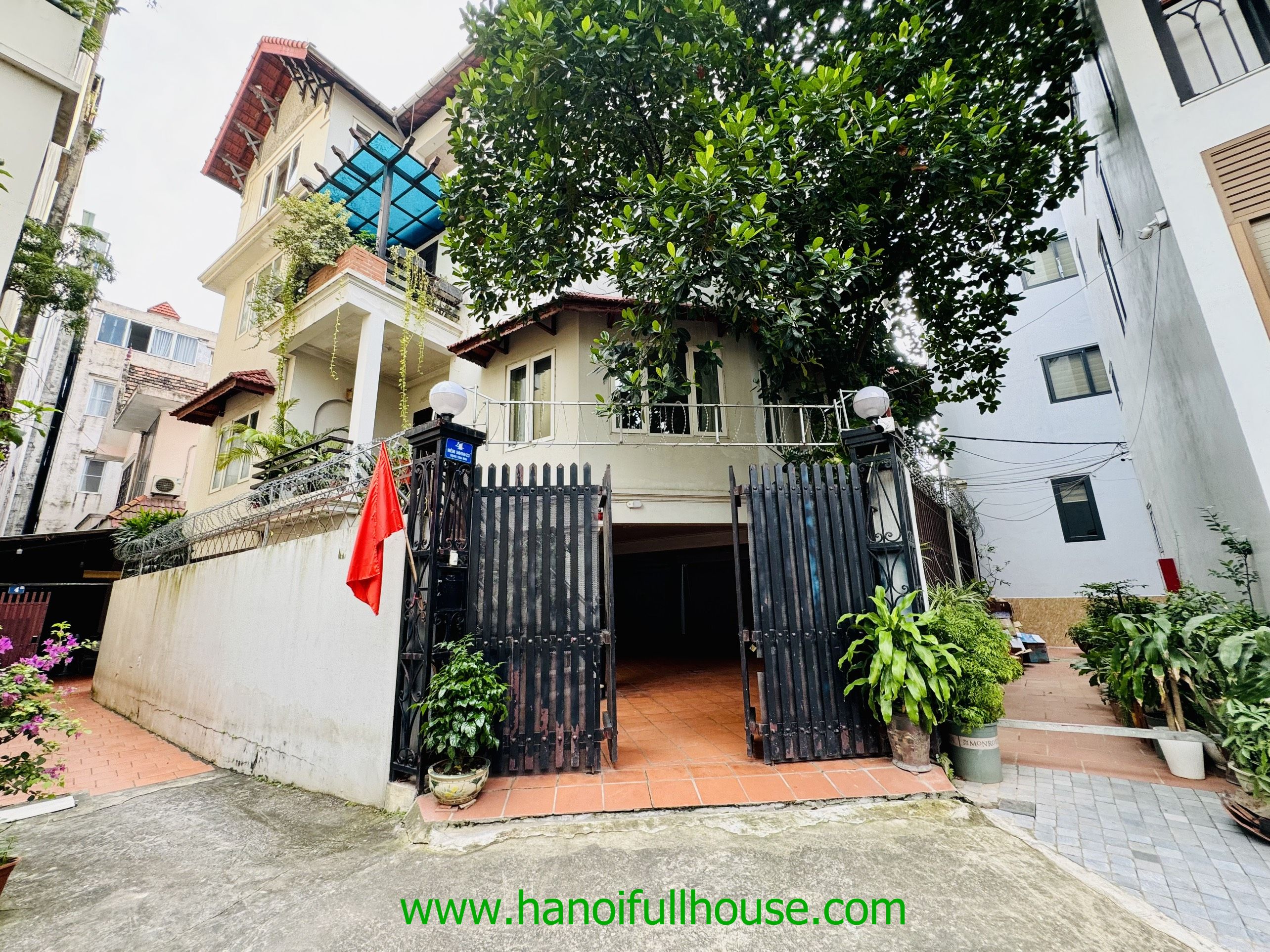 Great view villa with Pool in West Lake-Tay ho, Ha Noi for Expats