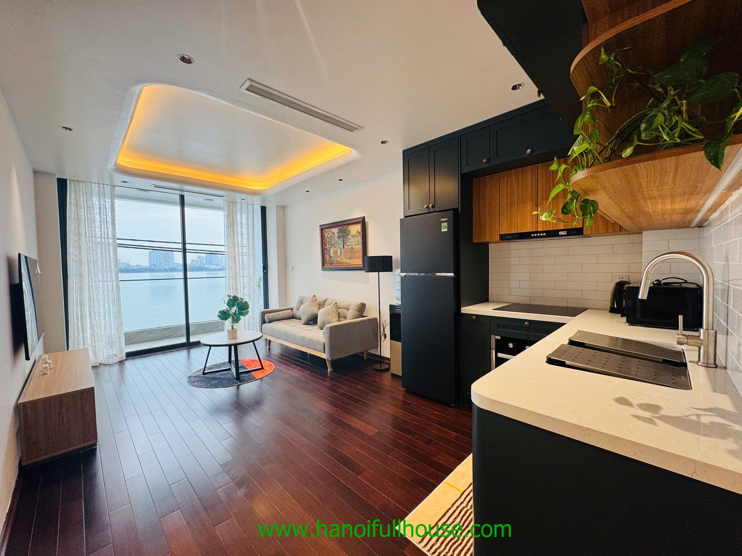 Căn hộ 1 phòng ngủ, view Hồ, hiện đại ở Tây Hồ cho thuê