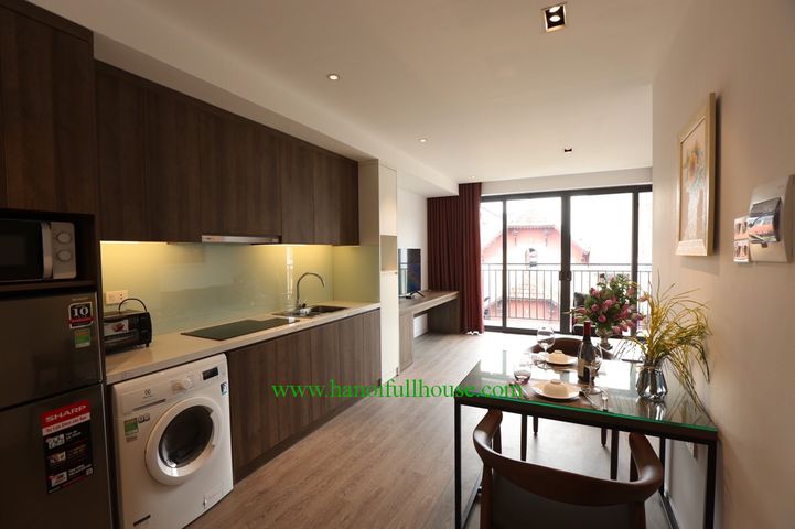 Căn hộ mới tinh, 1 phòn ngủ, đủ dịch vụ nằm trên đường Đội Cấn, Ba Đình,Hà Nội