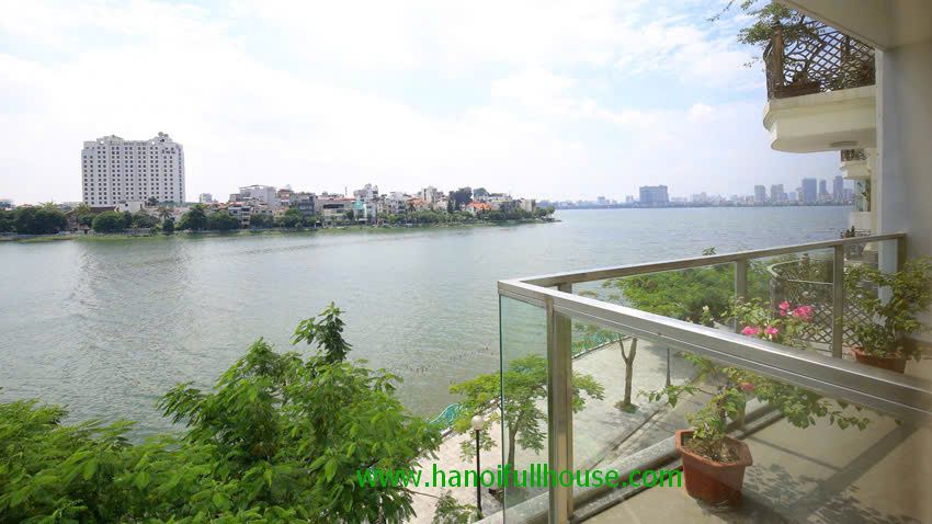 Căn hộ 4 phòng ngủ, view Hồ, nội thất hiện đại cho thuê