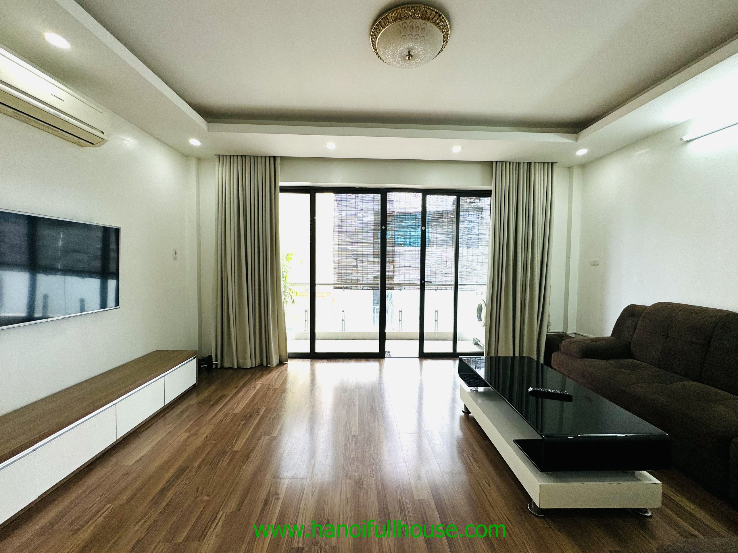 Căn hộ 2 phòng ngủ, đủ đồ, giá rẻ ở đường Trịnh Công Sơn