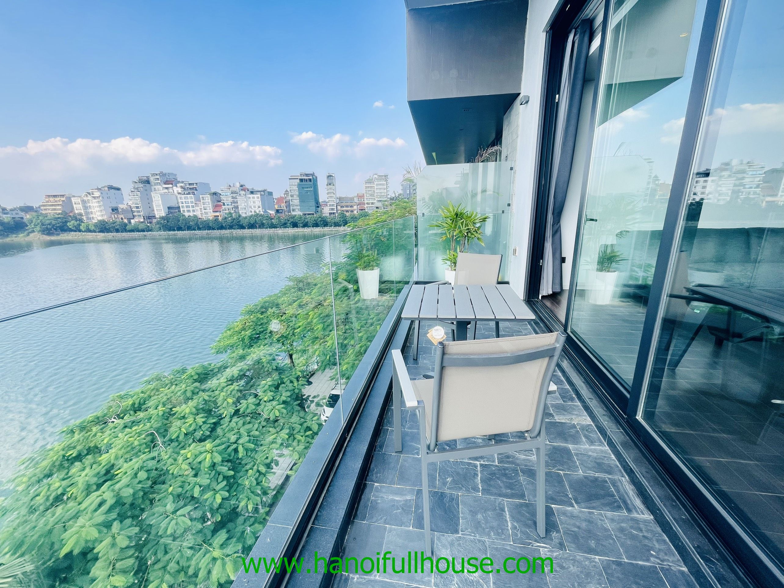 Lake view 2 bedroom apartment for rent in Tay Ho near Sheraton hotel.