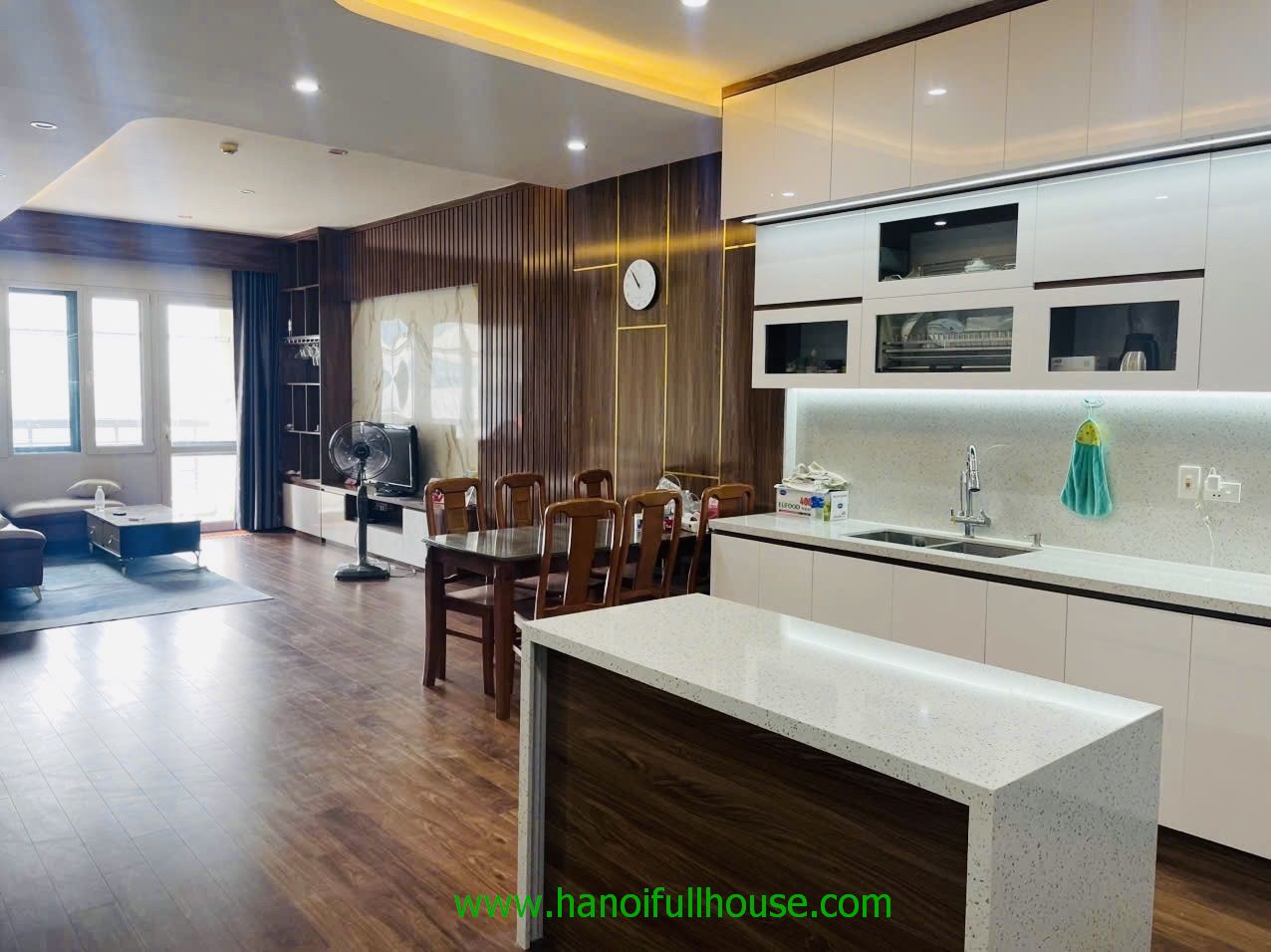 Căn hộ 3 ngủ, đủ đồ ở tòa M3-M4 Nguyễn Chí Thanh cho thuê