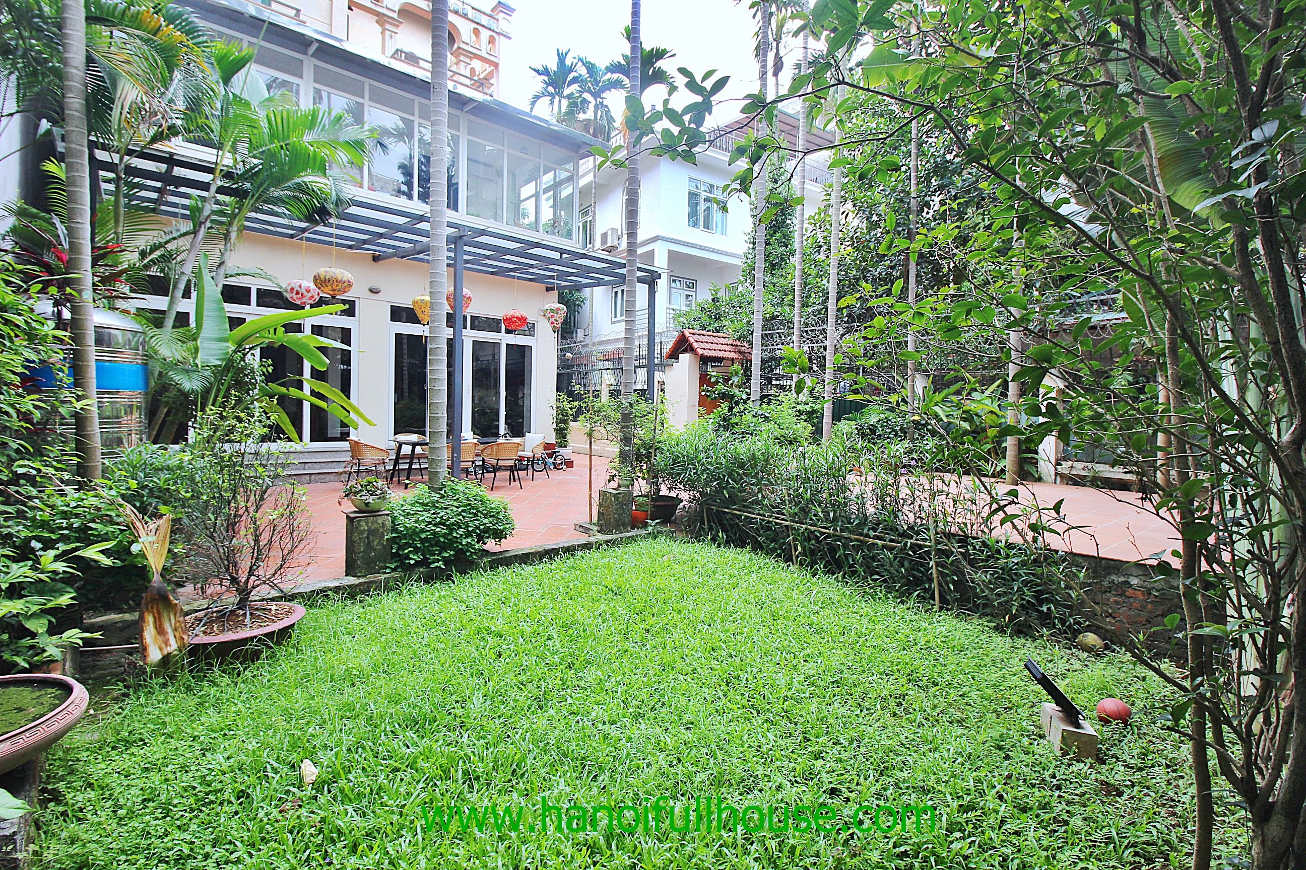Big garden Villa with 4 bedrooms in Tay Ho for lease