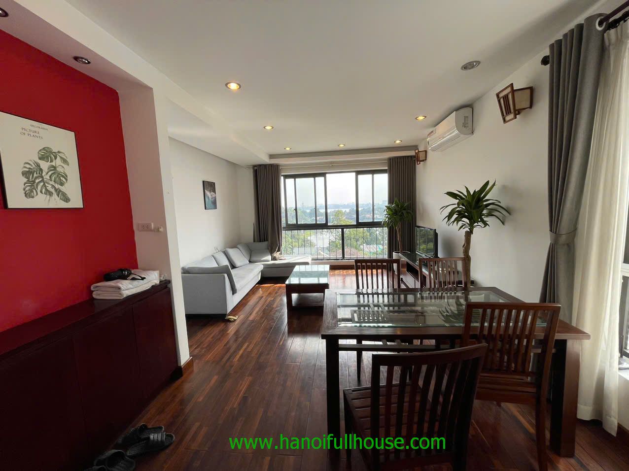 Căn hộ 2 phòng ngủ, view Hồ ở đường Đặng Thai Mai cho thuê