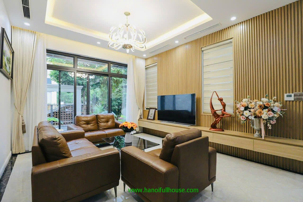 Biệt thự cao cấp, đủ đồ, 4 phòng ngủ ở Starlake cho thuê