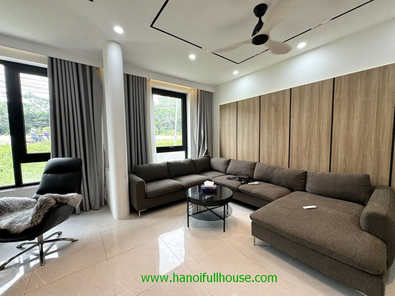 Modern house with 4 bedrooms in Long Bien dist for rent