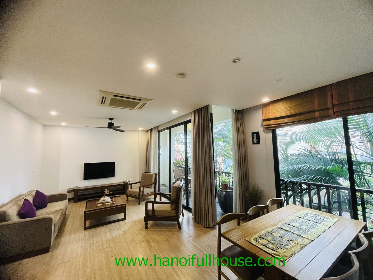 Căn hộ 3 phòng ngủ, ban công, view đẹp ở Xuân Diệu cho thuê