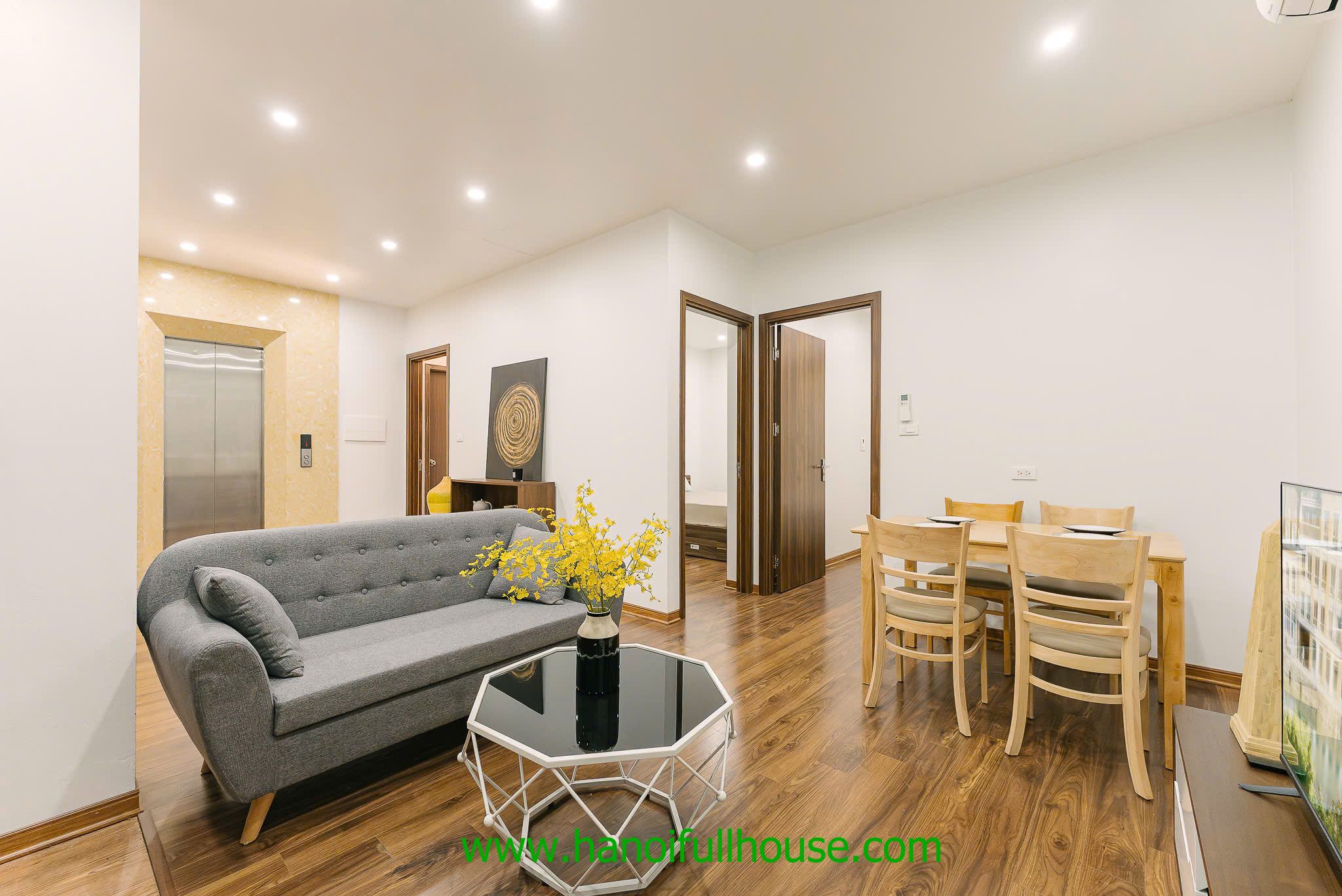 Căn hộ  3 phòng ngủ, đủ đồ, hiện đại ở Tây Hồ cho thuê