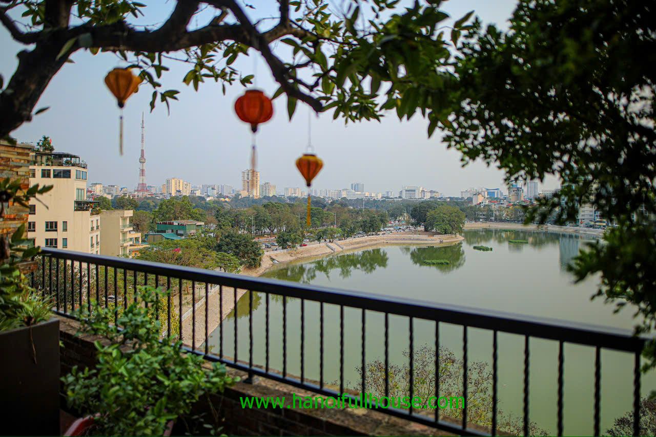 Căn hộ đẳng cấp 2 phòng ngủ, view Hồ cho thuê ở trung tâm Hà Nội