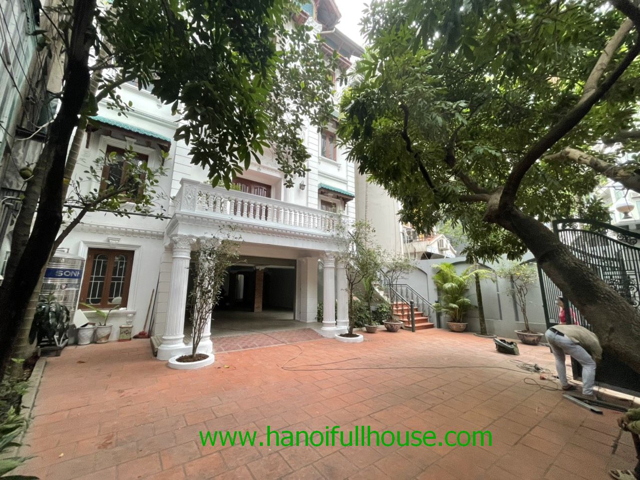 Garden, garage, unfurnished villa in Tay Ho for rent