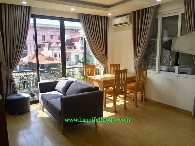 Cho thuê căn hộ dịch vụ 2 phòng ngủ mới đẹp tại Trần Phú, Ba Đình