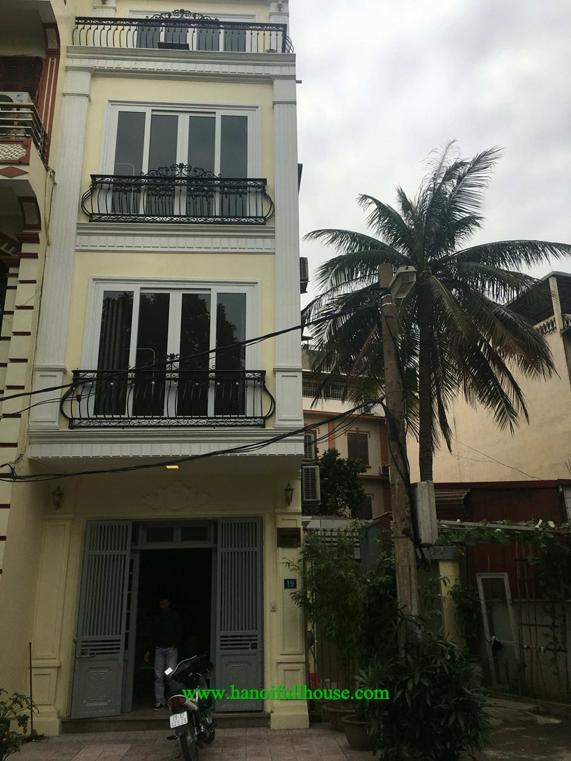 5 bedroom house in Ha Noi is available now 
