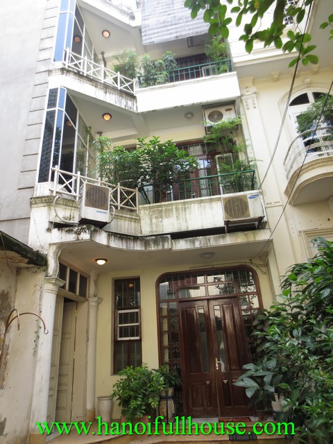 Căn nhà xinh xắn, kiến trúc Pháp cho thuê tại quận Hoàn Kiếm