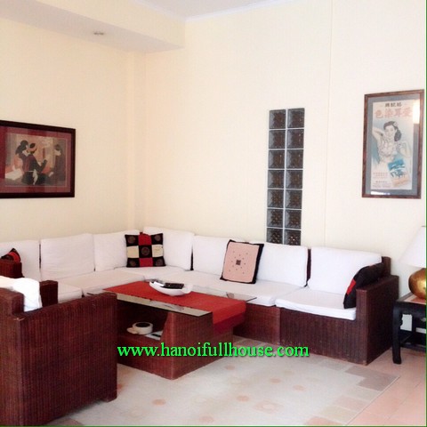 Căn hộ dịch vụ một phòng ngủ, đầy đủ nội thất, không gian ấm cúng, nằm trên tầng 3