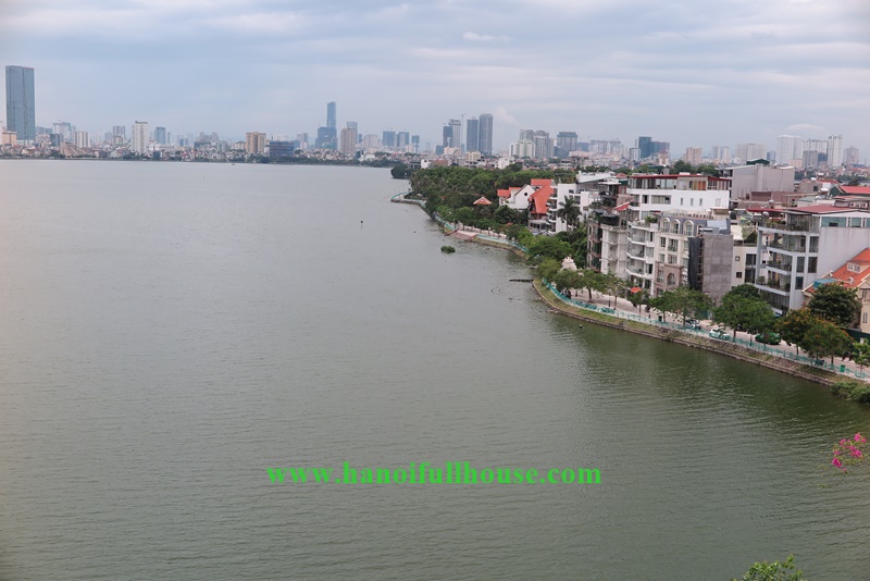 03 bedrooms service Apartments overlooking the lake with large balcony and lots of light in Xuan Dieu, Tay Ho