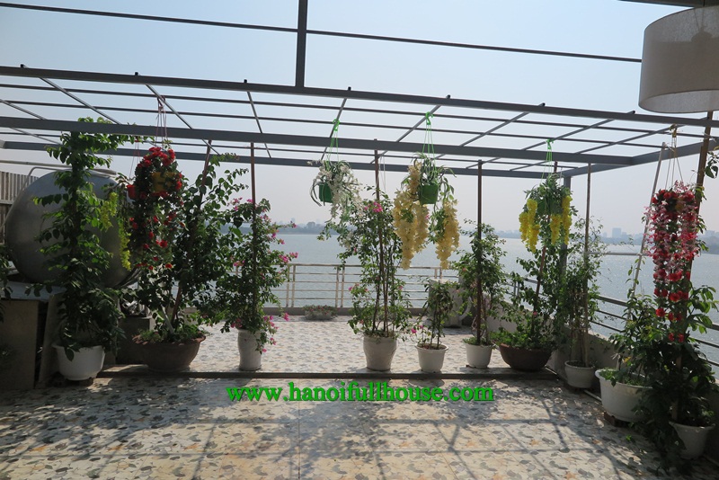 Căn hộ 40m, 1 phòng ngủ đầy đủ view hồ tây cho thuê giá rẻ