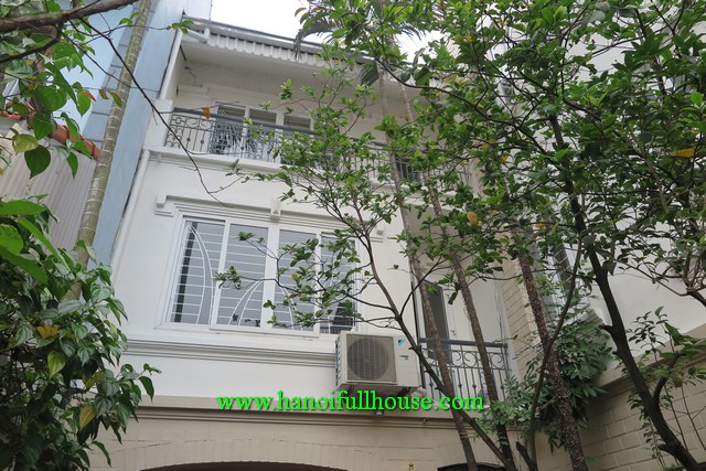 Bright house with a yard, 3 bedrooms in Tay Ho for lease