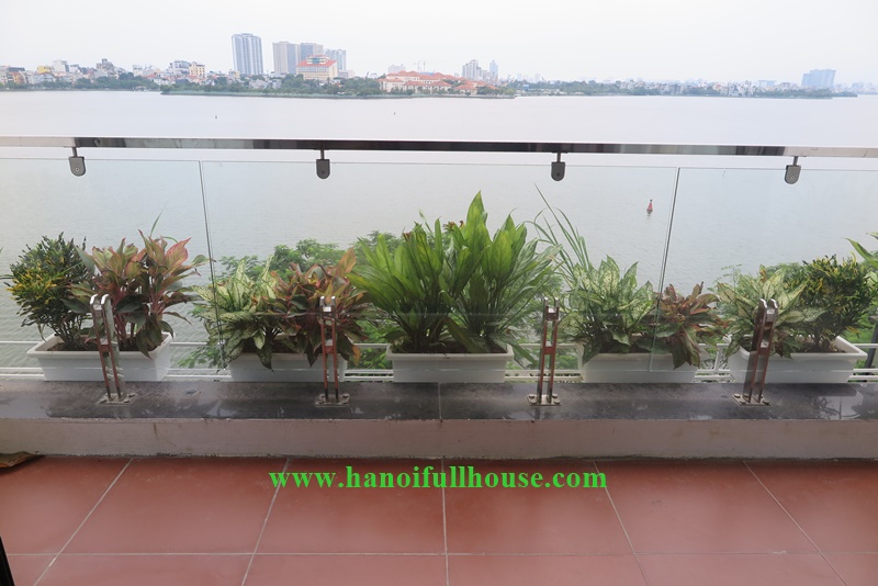 Lake view apartment in Ha Noi for rent-1 bedroom apartment in Nhat Chieu street