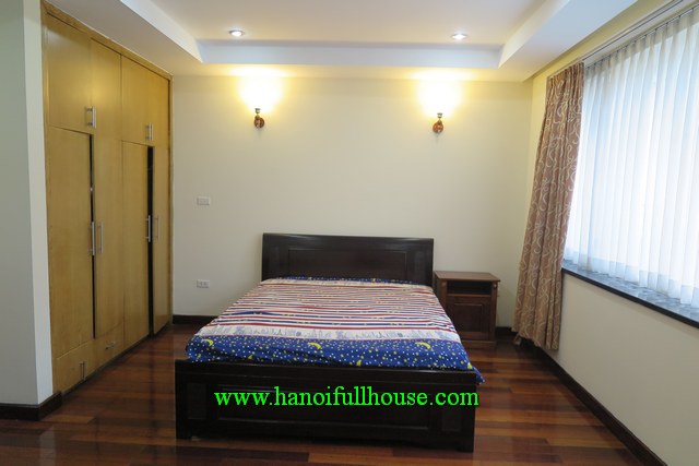 Cho thuê căn hộ dịch vụ 2 phòng ngủ cao cấp gần hồ Tây