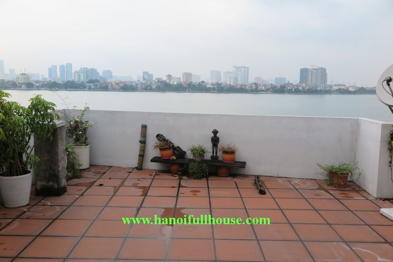 Căn hộ 3 phòng ngủ giá cực tốt ở Xóm Chùa, Quảng An, thiết kế đẹp, gần Hồ Tây 