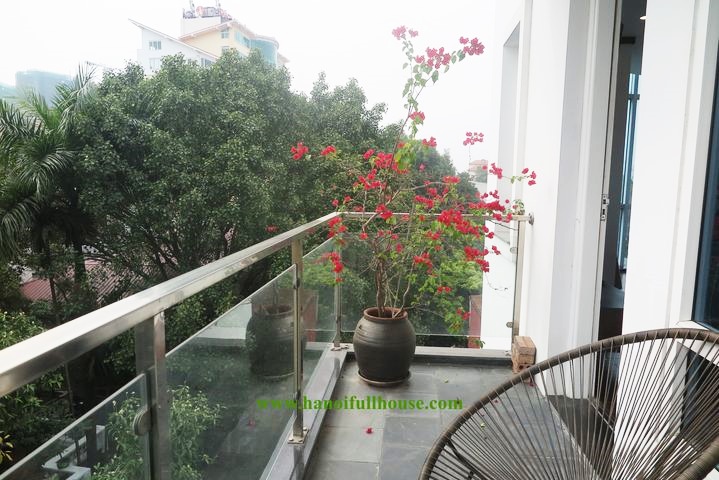 Cho thuê căn hộ 3 ngủ tầng cao view hồ Tây tuyệt đẹp ở phố Tô Ngọc Vân - Tây Hồ