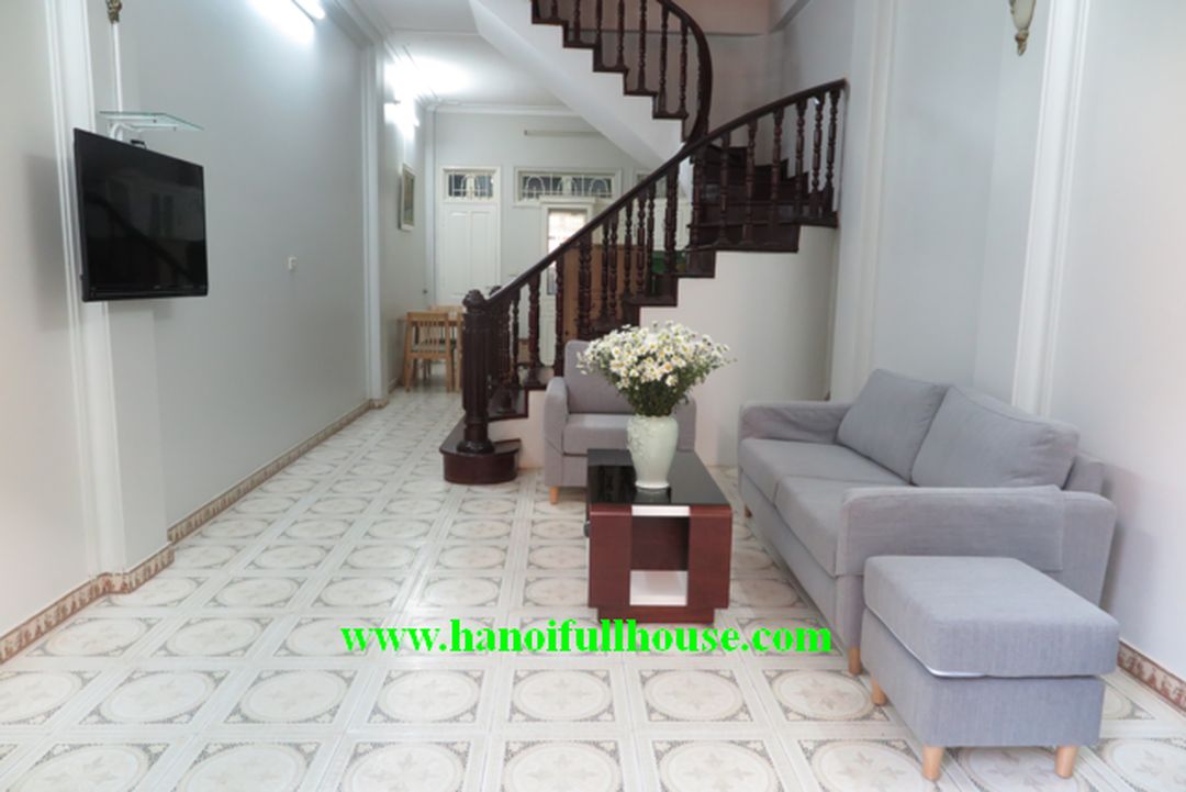 Cheap house in Tay Ho for rent, nice terrace, balcony, full of light, 3 bedrooms 