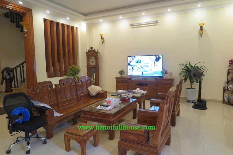 Cho thuê biệt thự sáu phòng ngủ, rẻ đẹp ở Long Biên, Hà Nội