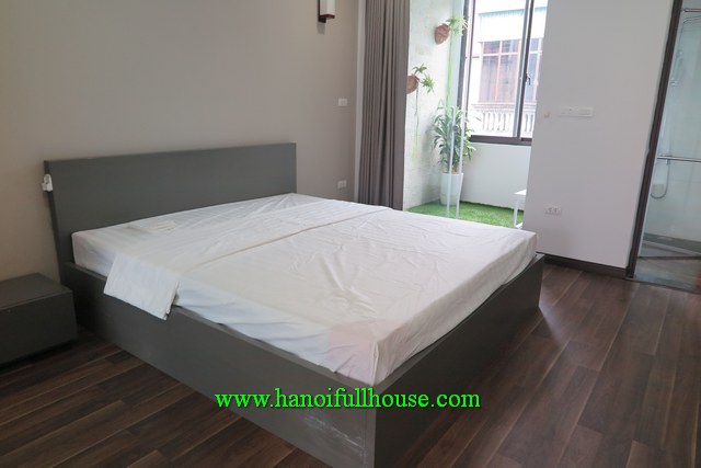 Căn hộ dịch vụ cao cấp 2 phòng ngủ cho thuê trên đường Xuân Diệu - Tây Hồ