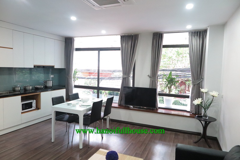 Luxury apartment in Tay Ho, West lake view, great equipments for rent