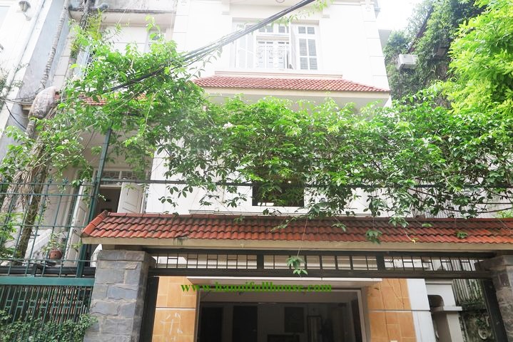 Beautiful garden house, French style architecture, garage for rent in Au Co - Tay Ho