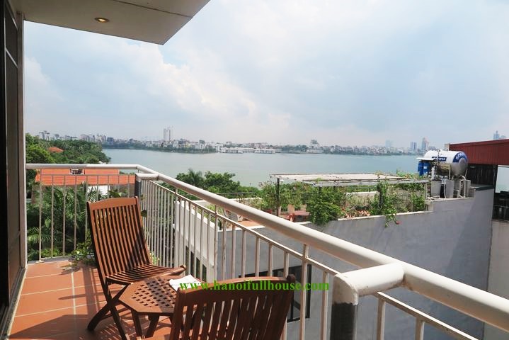 3 bedrooms apartment with big balcony in Tay Ho dist for rent