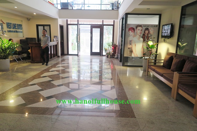 Tòa nhà dịch vụ sang trọng, lễ tân, thiết kế căn hộ hiện đại cho thuê
