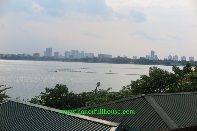 Cho thuê ngôi nhà đẹp, thoáng mát, nhìn ra Hồ Tây, yên tĩnh ở làng Yên Phụ