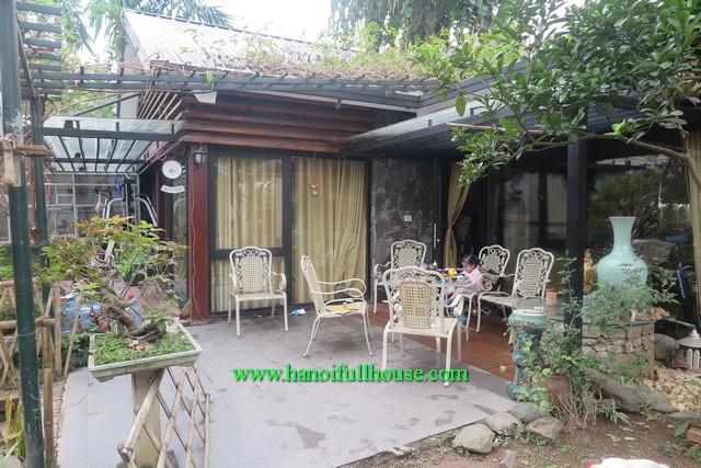 Căn nhà hai phòng ngủ, rộng 200m2, sân vườn rộng, nhiều ánh sáng cho thuê