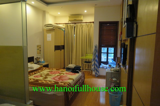 Cho thuê căn hộ dịch vụ, giá rẻ có bồn tắm nằm ở Trần Duy Hưng