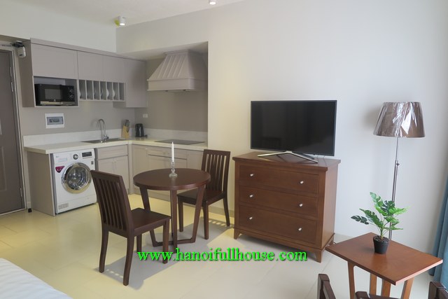 Căn hộ studio mới toanh, thiết kế tinh tế, nằm trên tầng cao ở Tây Hồ