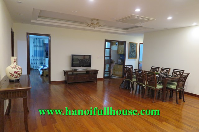 Chung cư cao cấp 3 phòng ngủ, view đẹp, nội thất mới ở quận Ba Đình cho thuê